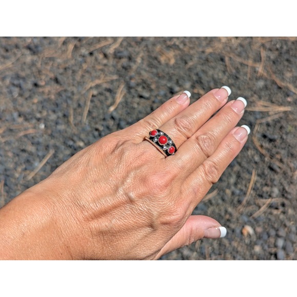 Navajo Sterling Silver Red Coral 3-Stone‎ Band Ring Handmade Southwest Sz 9 ** - Picture 7 of 10
